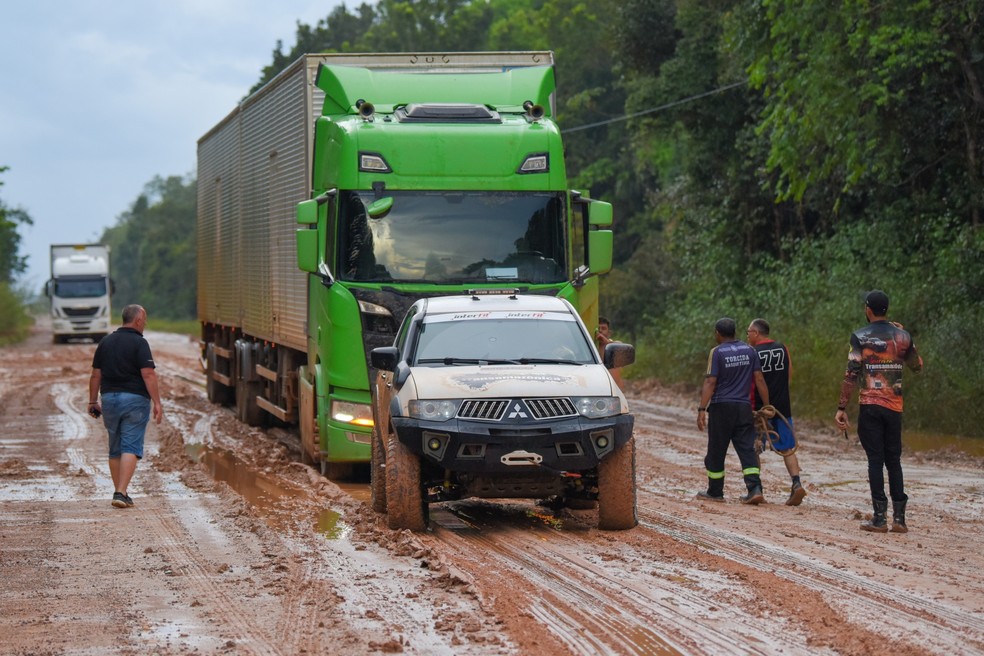 Inverno na Transamazônica durante resgante na BR-319 — Foto: Murilo Góes/Auto News Brasil