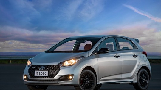 Hyundai lança versão do HB20 com bancos de couro vermelho
