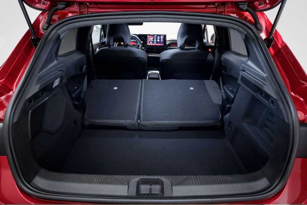 Renault Clio híbrido tem porta-malas 82 litros menor que a versão a combustão  — Foto: Divulgação