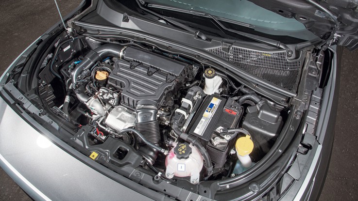Fiat Fastback Impetus - Já o Fiat também traz um 1.0 turbo, mas com 130 cv a 5.750 rpm e 20,4 kgfm a 1.750 rpm; transmissão é CVT