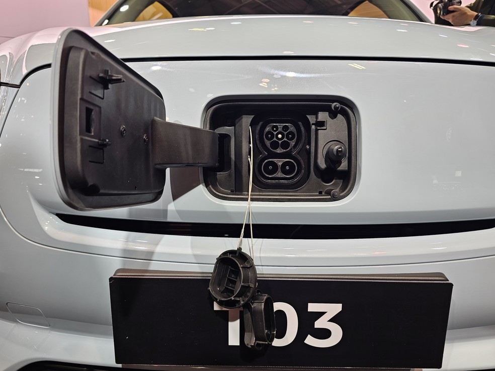 T03 é compatível com conectores de carregamento Tipo 2 e CCS2 — Foto: André Schaun/Auto News Brasil