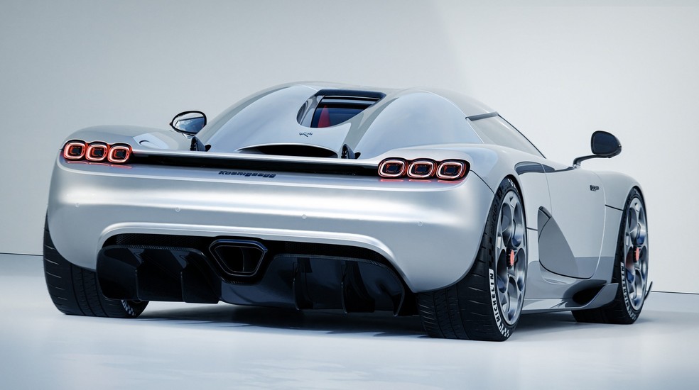 Koenigsegg CC850 tem as mesmas portas synchro-helix e teto removível do CC8S — Foto: Divulgação