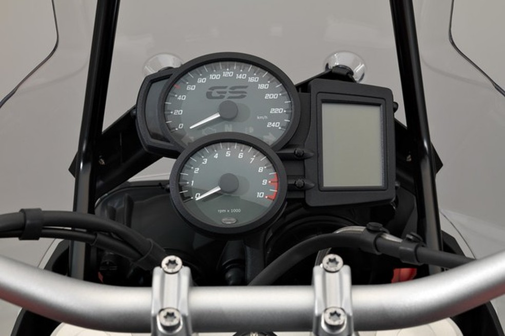 Instrumentos analógicos tem novo grafismo na F 800 GS Adventure 2017 (Foto: Divulgação) — Foto: Auto Esporte