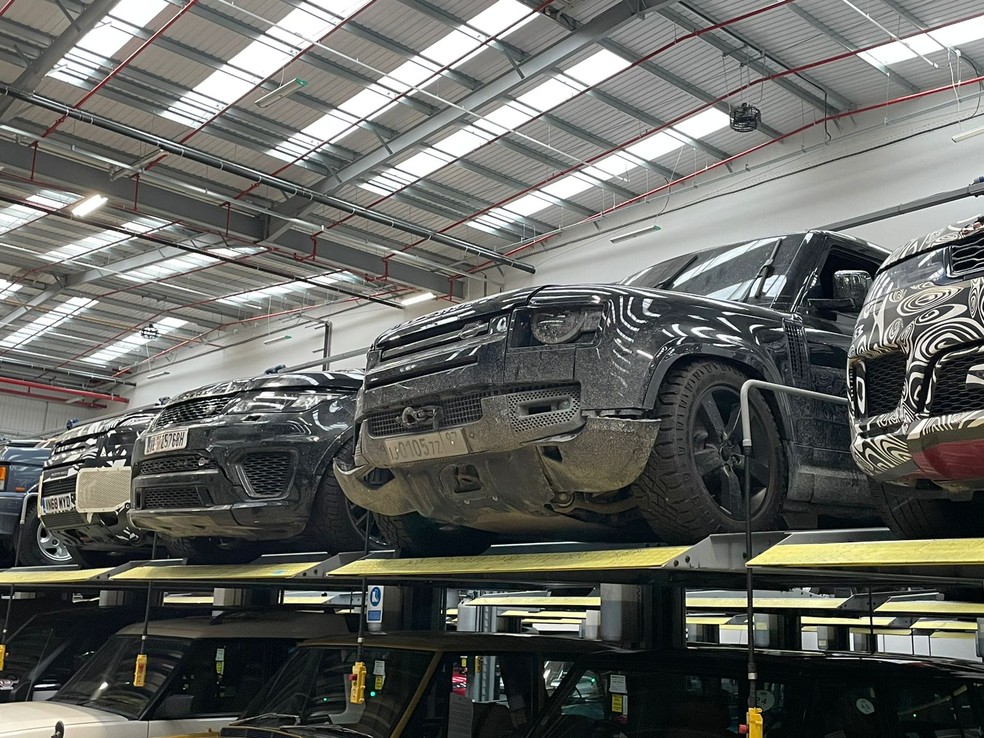 Acervo secreto tem carros do 007, 1° Land Rover e Jaguar de R$ 9 milhões