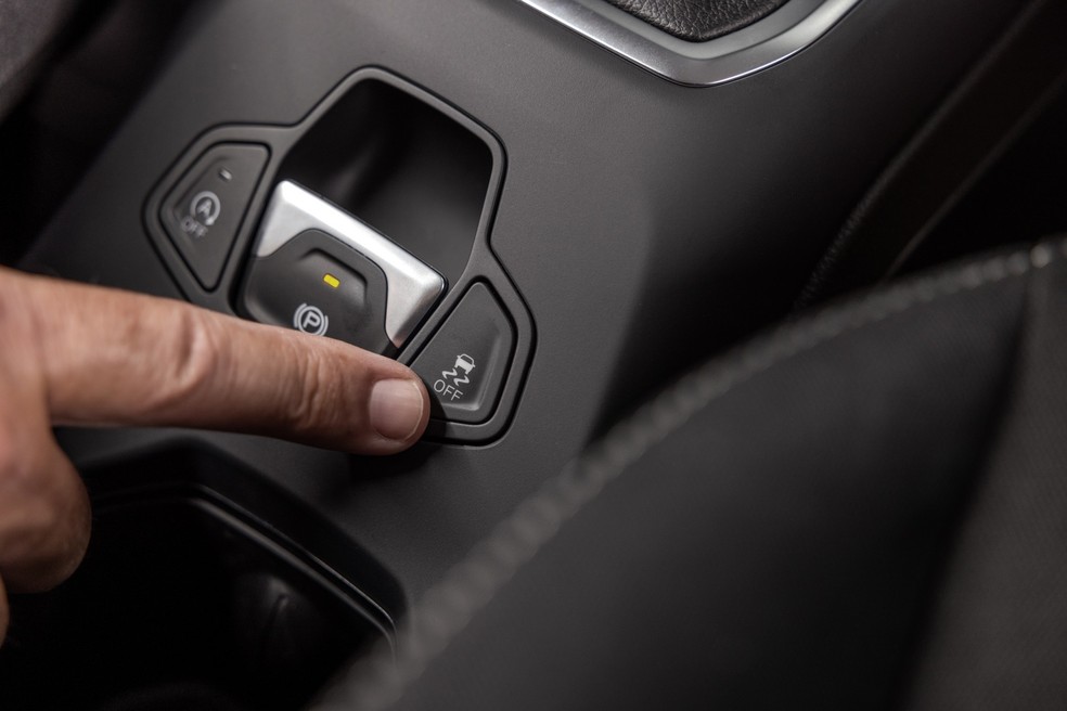 Freio de estacionamento eletrônico é item de série no Jeep Renegade — Foto: Divulgação/Jeep