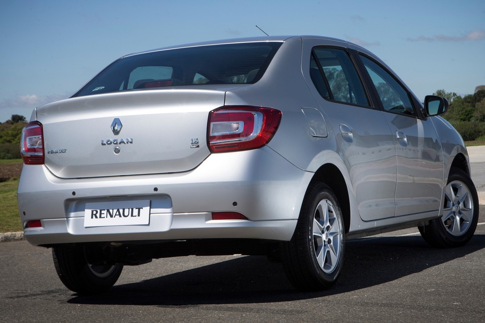 O Renault Logan tem porta-malas de 510 litros. — Foto: Divulgação/Renault