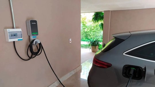 Como o chuveiro da sua casa ajuda a recarregar carros elétricos