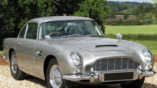 Aston Martin DB5 de James Bond à venda por R$ 9,3 milhões