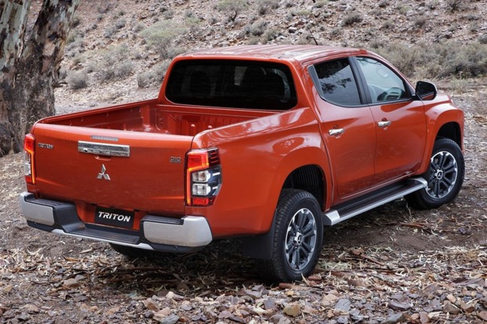 Traseira da L200 renovada tem lanternas com LEDs e bloquinhos (Foto: Divulgação) — Foto: Auto Esporte