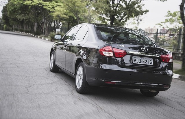 Avaliação: JAC J5 reestilizado