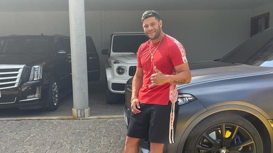 Hulk, do Atlético-MG, mostra sua coleção de carrões que soma mais de R$ 3 milhões