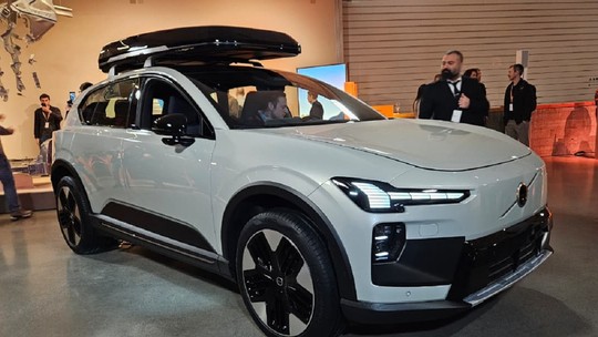 Volvo EX60 é revelado e chega para ser o carro mais inteligente do mundo
