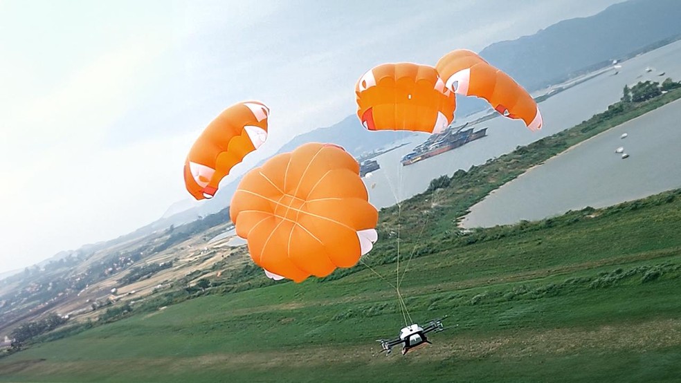 Xpeng AeroHT: imagem mostra teste do sistema de paraquedas realizado pela fabricante  — Foto: Divulgação