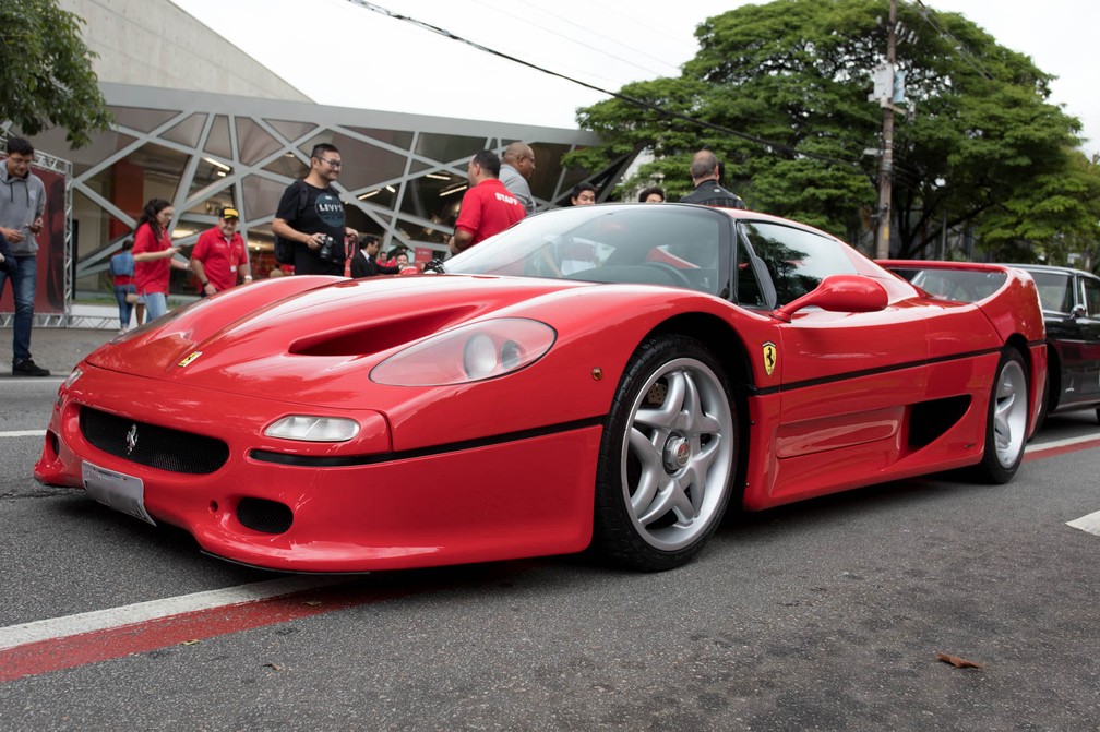 Ferrari F50, 1997, tem valor avaliado acima de R$ 3 milhões — Foto: Celso Tavares/G1