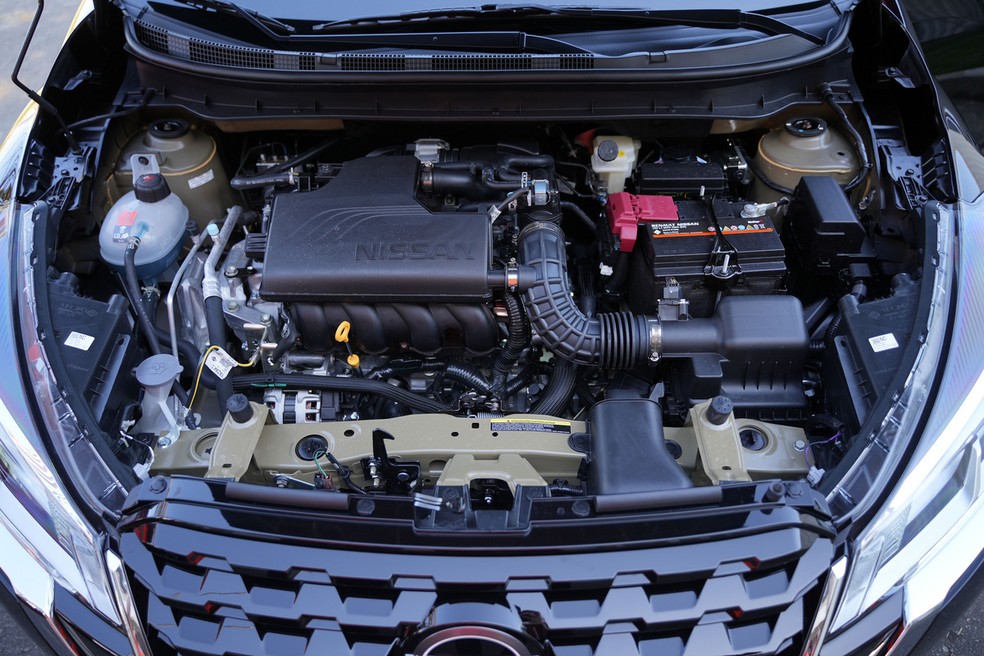 Nissan Kicks XPlay é equipado com o mesmo motor das outras versões: motor 1.6 de quatro cilindros flex aspirado que entrega até 113 cv de potência — Foto: Divulgação