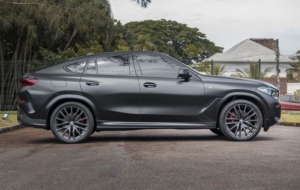 BMW X6 Black Vermilio do Arrascaeta  — Foto: Autohaus