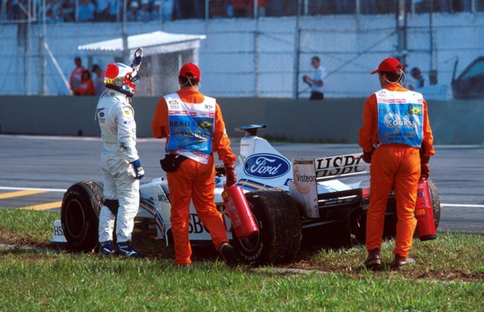 Em 1999, Barrichello abandonou por falha no motor (Foto: Divulgação) — Foto: Auto Esporte