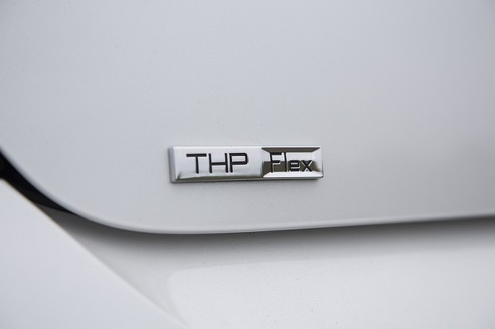 Detalhe do símbolo THP do Peugeot 308 Griffe turbo flex (Foto: Fabio Aro / Auto News Brasil) — Foto: Auto Esporte