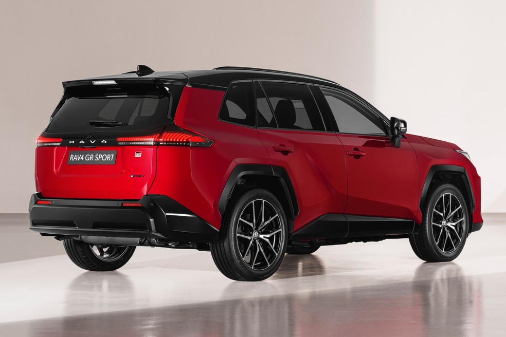 Novo Toyota RAV4 estaciona pelo celular e antecipa próximo Corolla