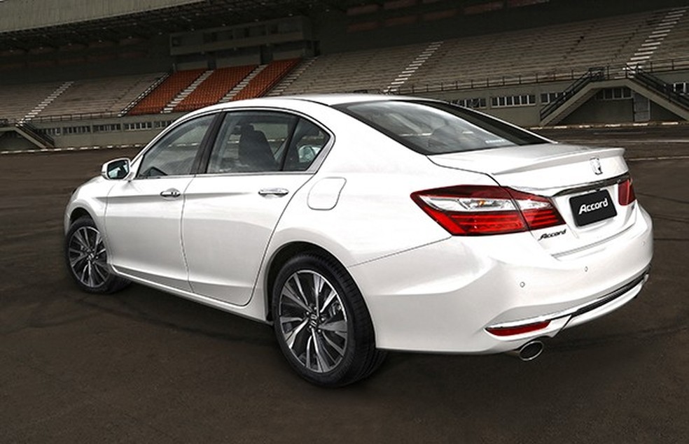 Além dos faróis, as lanternas do Accord também ganharam elementos em leds (Foto: Divulgação) — Foto: Auto Esporte