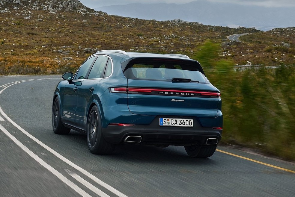 Novo Porsche Cayenne teve a tampa do porta-malas redesenhada — Foto: Divulgação