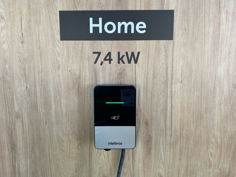 Pesquisa feita nos EUA traz carregador de veículo elétrico em quarto lugar no ranking de equipamentos que mais consomem energia — Foto: Carregador da Intelbras. Divulgação