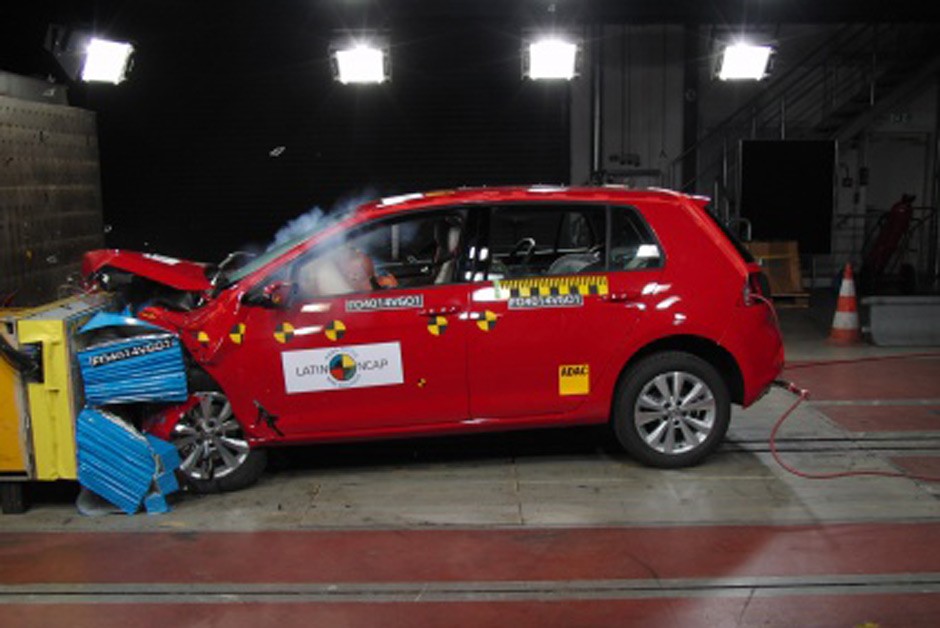 Volkswagen Golf foi considerado pelo Latin NCAP o modelo mais seguro desde o início do programa. Ele conquistou 5 estrelas tanto em segurança para adultos quanto para crianças