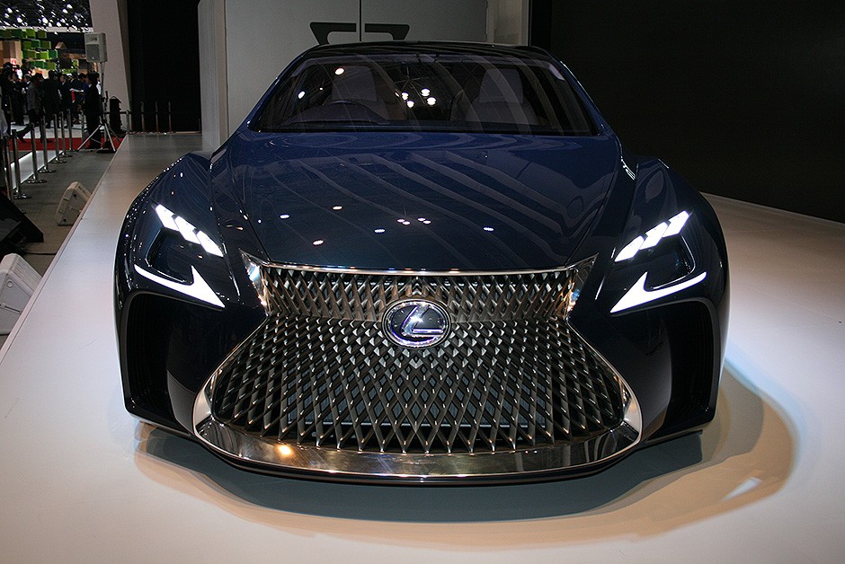 Lexus LF FC no Salão de Tóquio 2015