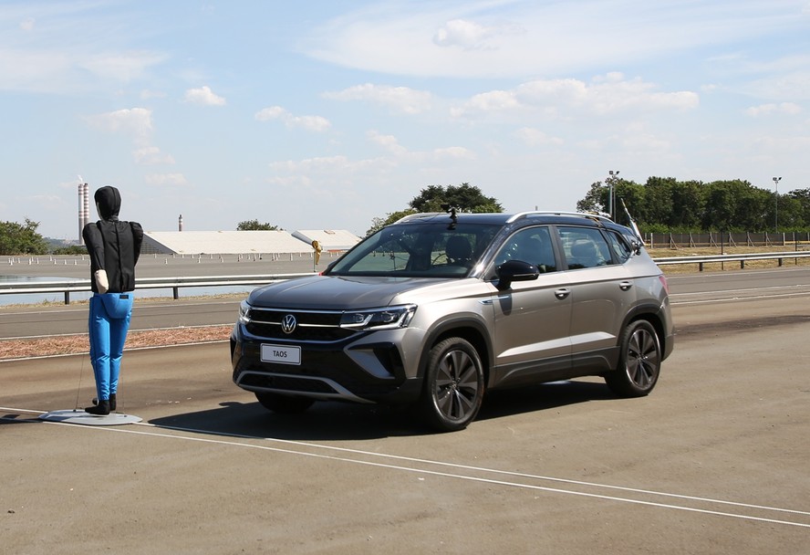 Como funciona o robô da VW que ajuda no desenvolvimento do ACC e da frenagem autônoma