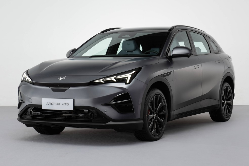 Flagra: Arcfox Alpha T5 será aposta da Baic contra BYD e Geely no Brasil