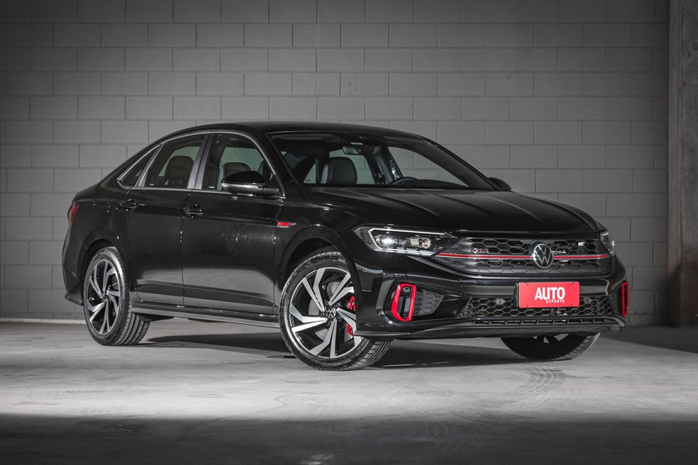 O Volkswagen Jetta GLI é vendido no Mercado Livre a partir de R$ 139.900. — Foto: Divulgação/Volkswagen