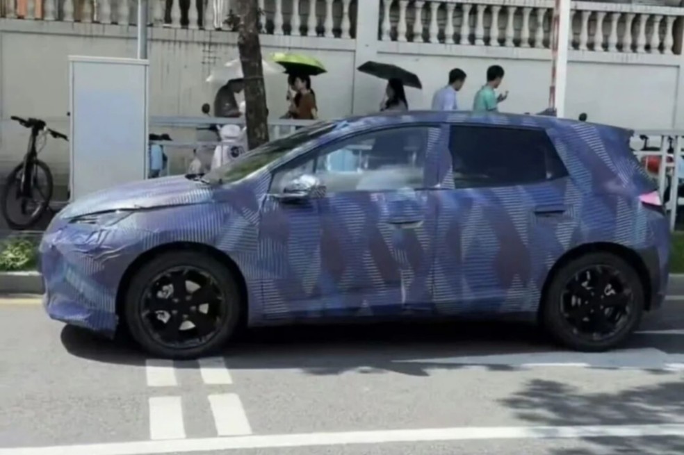Novo BYD Dolphin já foi flagrado no Brasil — Foto: Reprodução/BYD-Fans