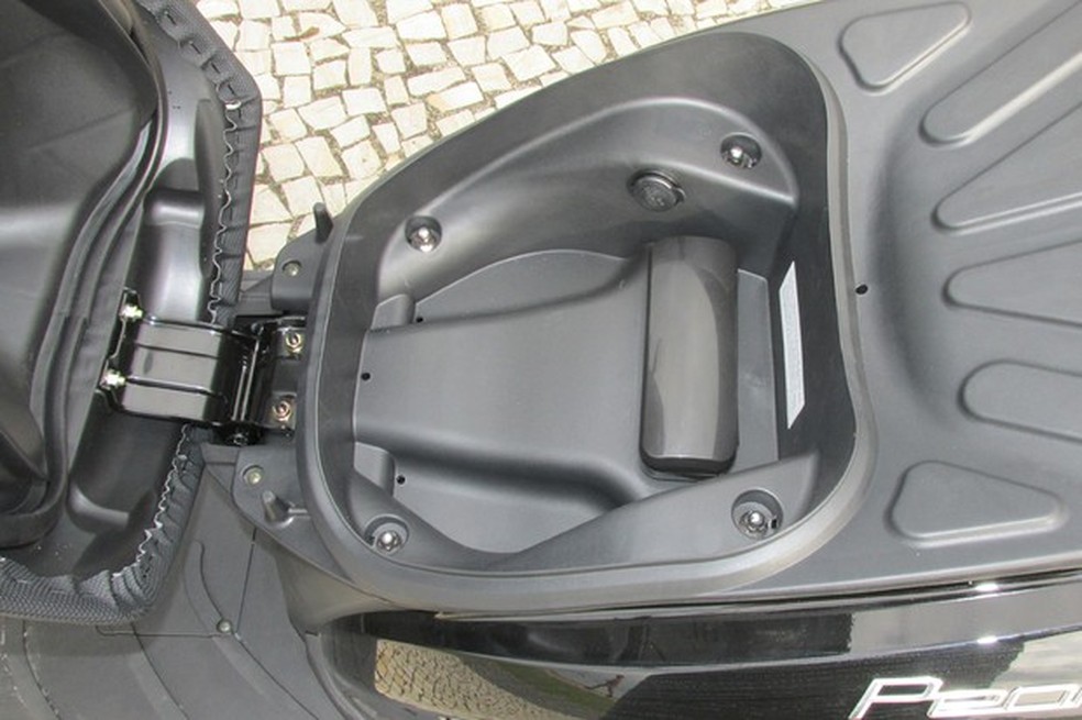 Kymco People GTI 300i (Foto: Roberto Dutra / O 3PWEB) — Foto: Auto Esporte