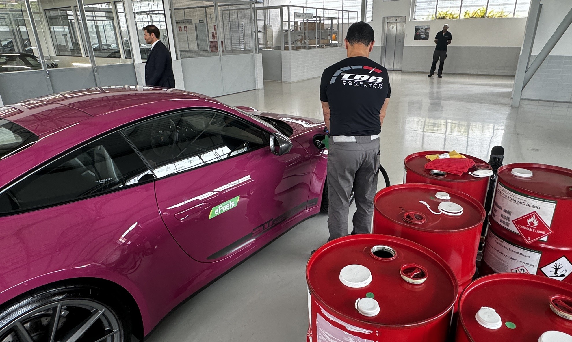 Testamos o combustível da Porsche que quer salvar 1,3 bilhão de carros