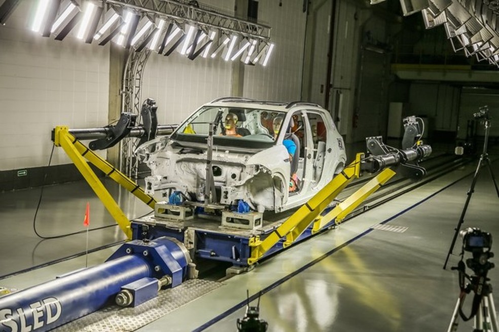 Sled test analisa os sistemas de retenção, como cintos, bancos e airbags (Foto: Divulgação) — Foto: Auto Esporte