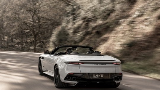 Aston Martin DBS Superleggera Volante tem desempenho tão grande quanto o nome