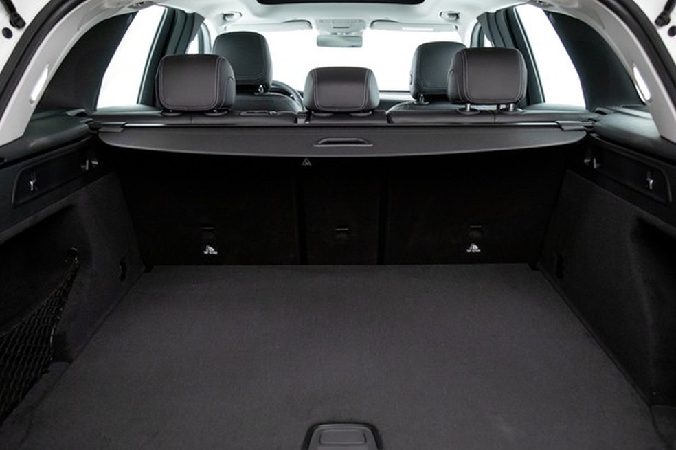 Porta-malas oferece bons 550 litros de volume (Foto: Divulgação) — Foto: Auto Esporte