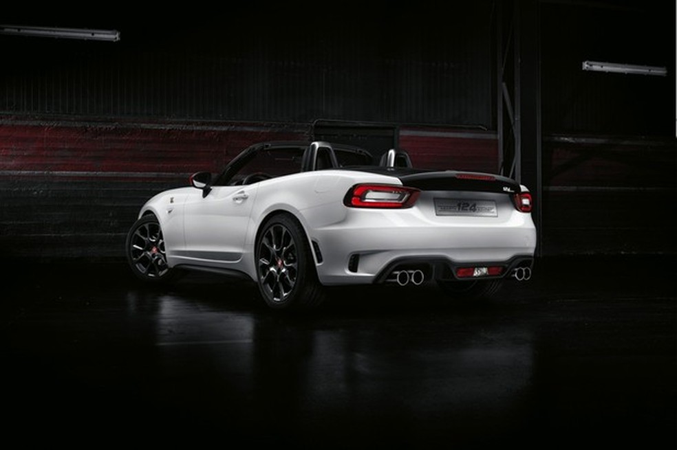 Fiat 124 Spider Abarth (Foto: Divulgação) — Foto: Auto Esporte