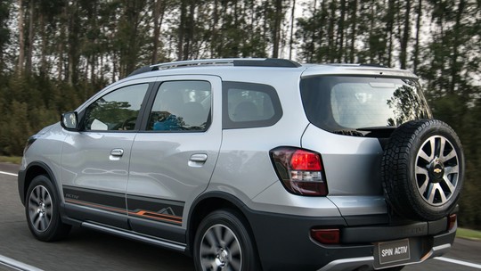 6 carros usados com estepe na tampa do porta-malas a partir de R$ 18 mil