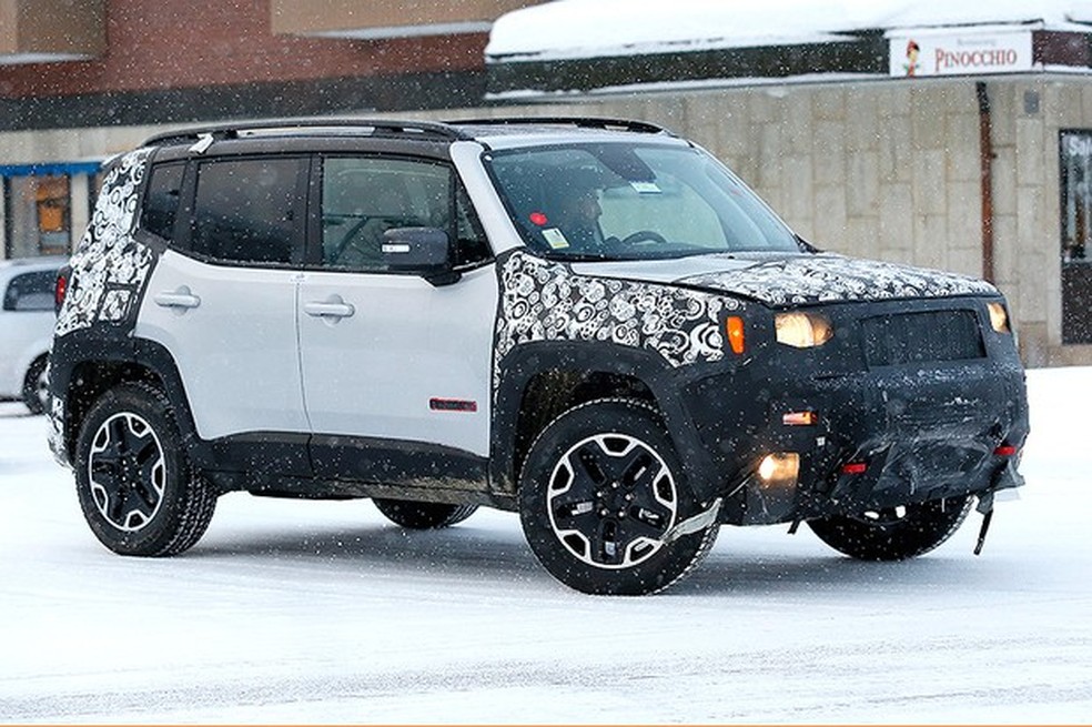 Jeep Renegade reestilizado flagrado em testes nos EUA (Foto: Automedia) — Foto: Auto Esporte