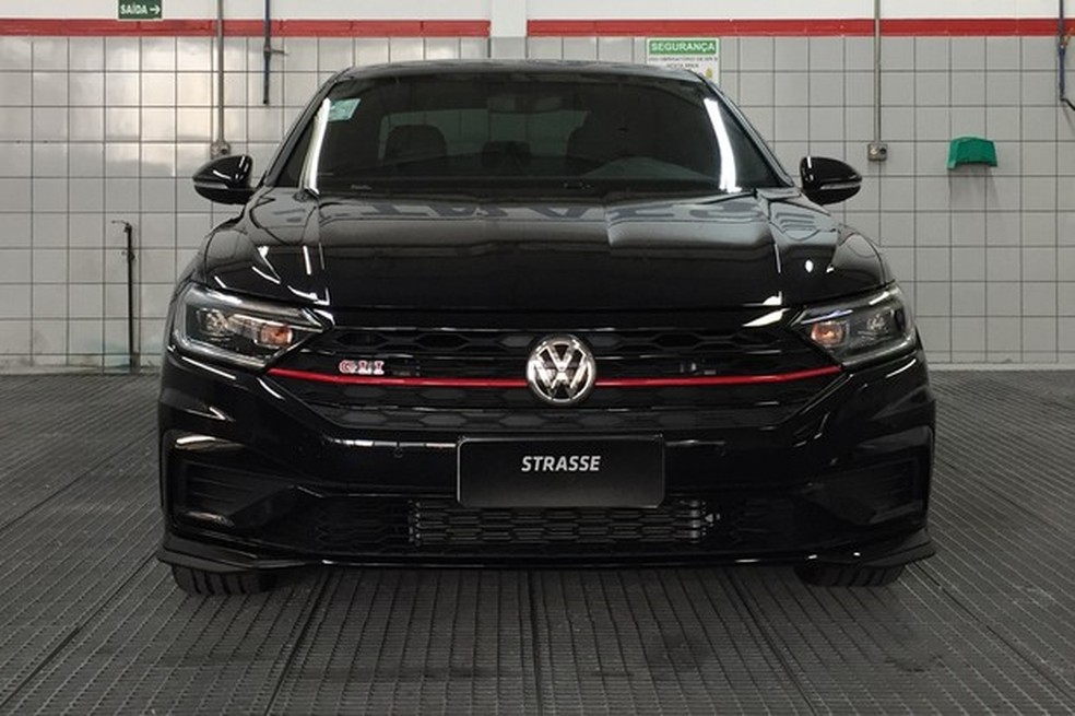 Kit aerodinâmico do Jetta GLI é o mesmo do convencional (Foto: Divulgação) — Foto: Auto Esporte