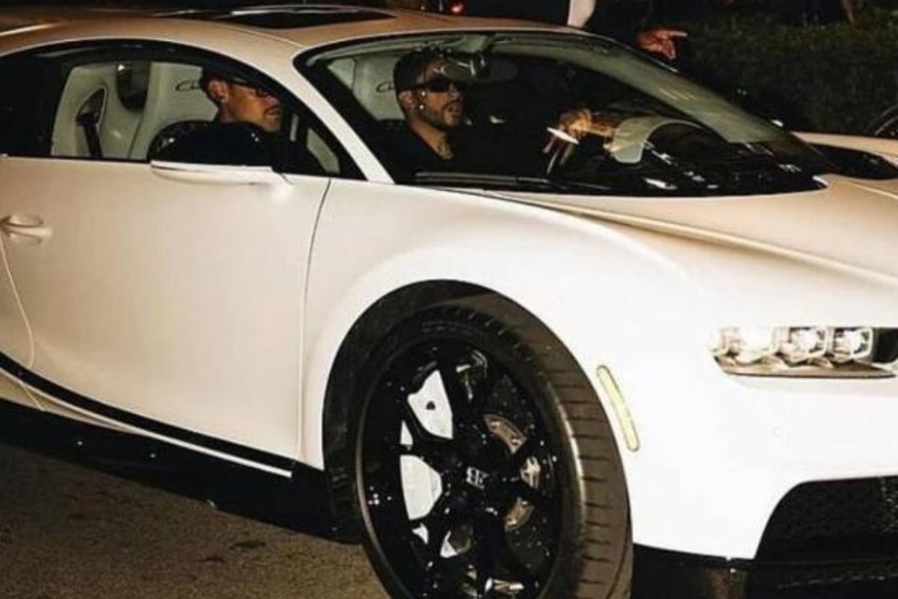 Bad Bunny em seu Bugatti Chiron Sport 110 Ans — Foto: Reprodução/Exclusive Car Registry