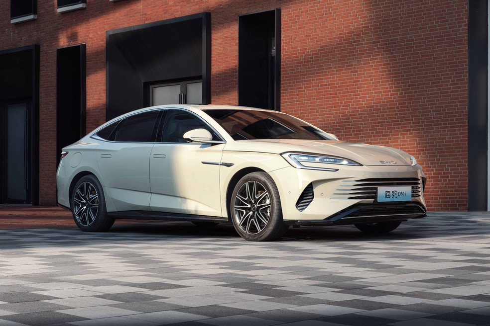 BYD Seal híbrido é quase 20 cm mais comprido que a versão elétrica — Foto: Divulgação