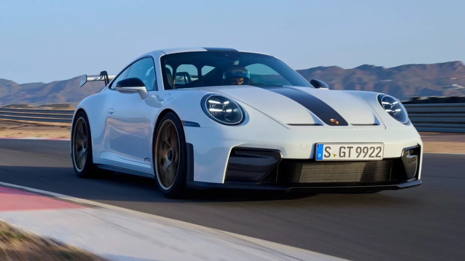 Novo Porsche 911 GT3 também quer ser um carro normal; veja como