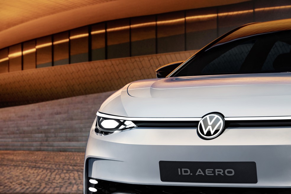 Volkswagen ID.Aero tem faróis IQ.Light de LED  — Foto: Divulgação