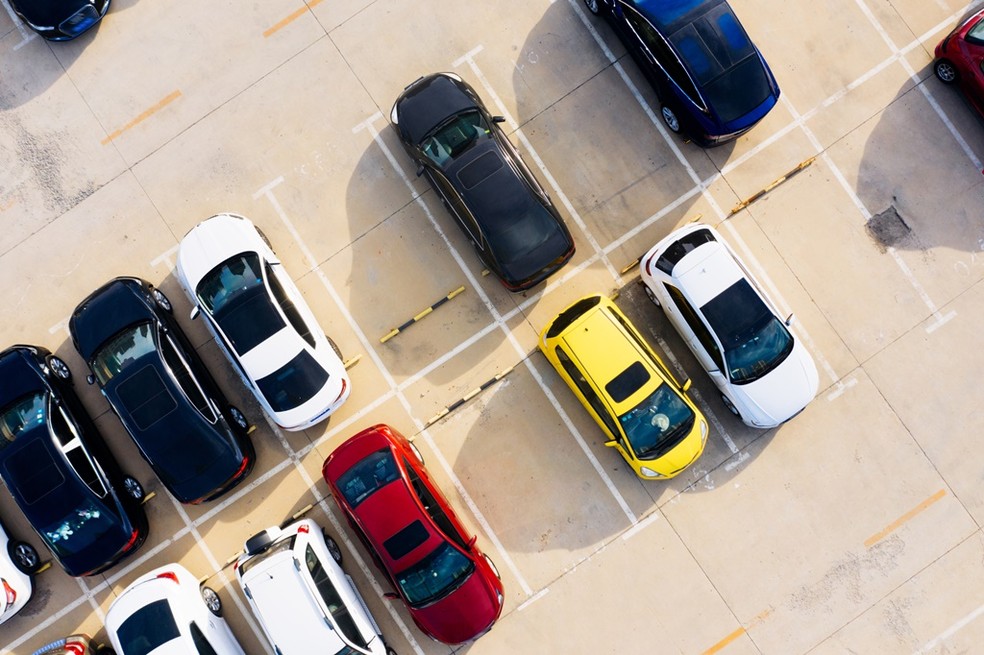 Vagas de garagem podem ser atreladas ou não à unidade condominial — Foto: Getty Images