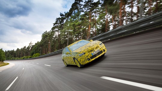 Novo Astra baseado no Peugeot 308 está em fase final de testes