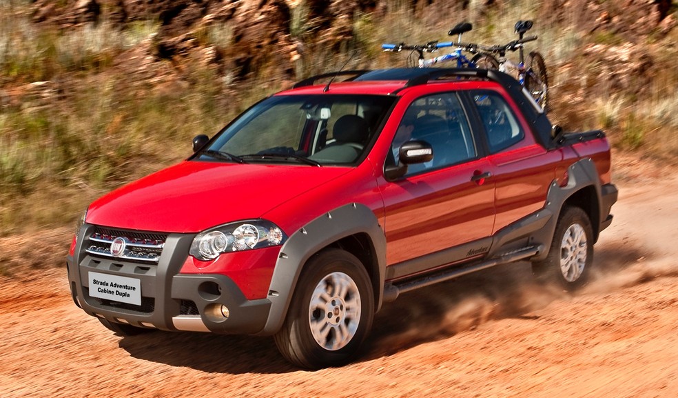 Strada Adventure tem visual mais robusto e motor 1.8 de 132 cv — Foto: Fiat/Divulgação