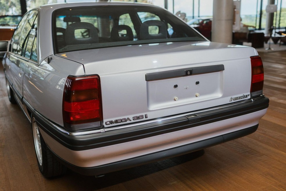 Omega CD Irmscher 1994 é versão rara com motor de 3.6 litros  — Foto: Divulgação