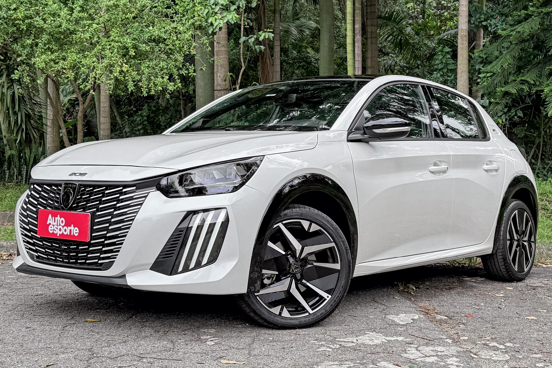 Teste: Peugeot 208 GT Hybrid tem agilidade na cidade e faz apenas 9 km/l